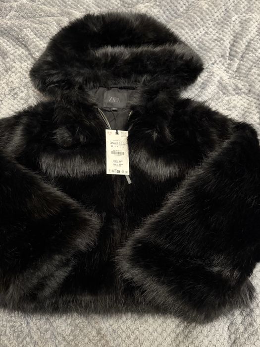 Шубка Zara  оригінал р XS чорного кольору