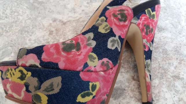 Босоніжки жіночі