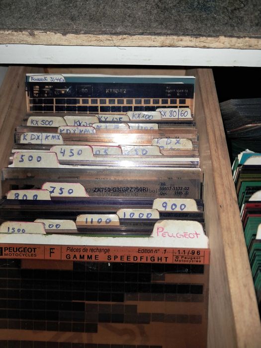 Máquina para microfichas de motos