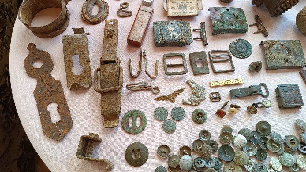 Guziki, klamry i inne wykopki