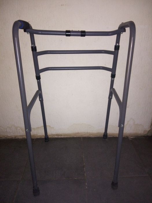 Продам ходунки  медичні