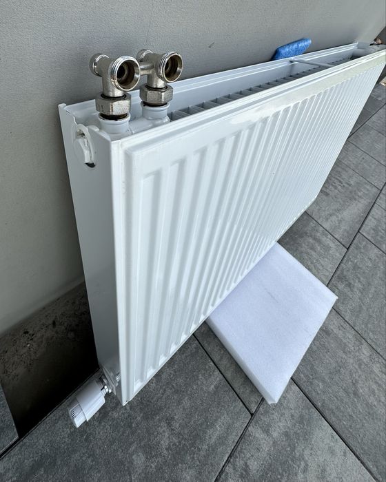 grzejnik panelowy 600x1000 bialy 1485W z glowica SCHLÖSSER