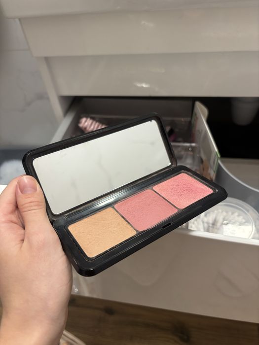 Рум’яна та бронзер Kiko Milano хайлайтер