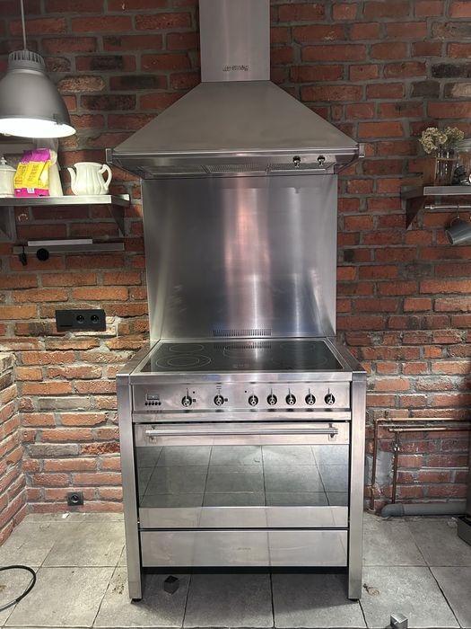 Kuchnia SMEG - zestaw z okapem i panelem