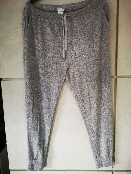 Infinity Woman szare spodnie dresowe 40/L