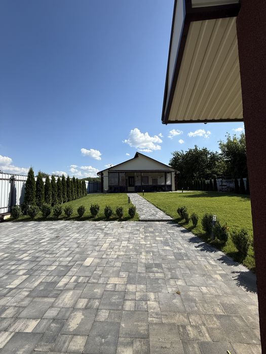 Продам Дом с гаражем(с комуникациями) 12 соток