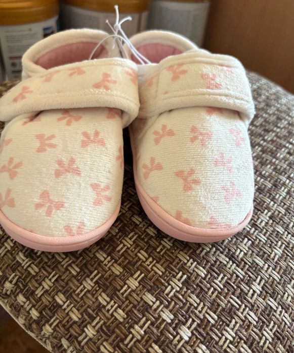 Нові дитячі капці дівчинка новые детские тапочки девочка в садик