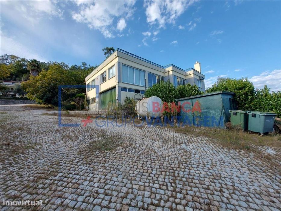 Apartamento T3 + Antigo espaço de eventos "Nascer o Sol".