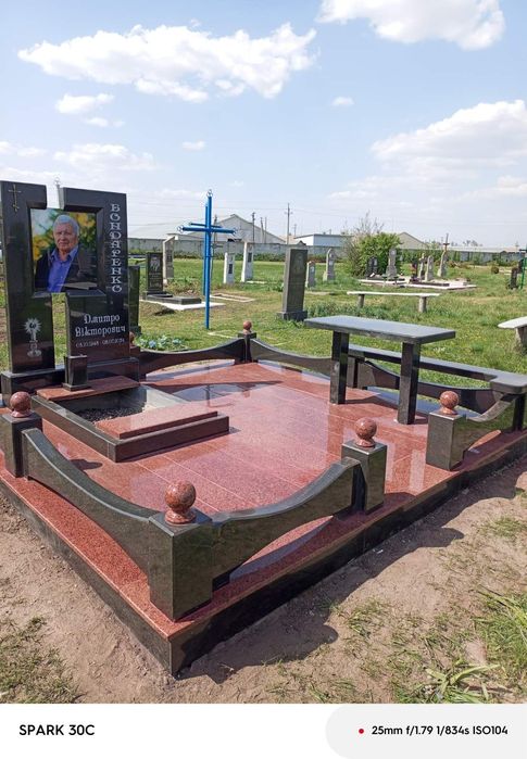 Гранітні памятники будь якої складності, працюємо без передоплати