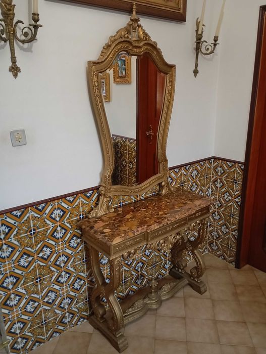 Dois Bonitos Aparador Consola Dourados com Espelho Condição Excelente