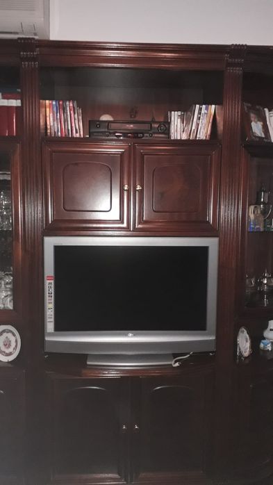 Móvel de sala em mogno