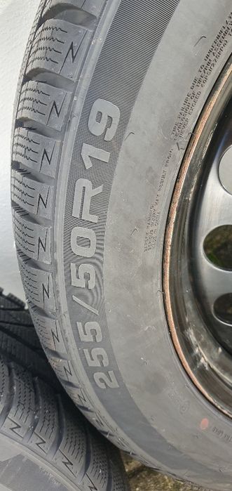 4 jantes com pneus semi-novos e tampões