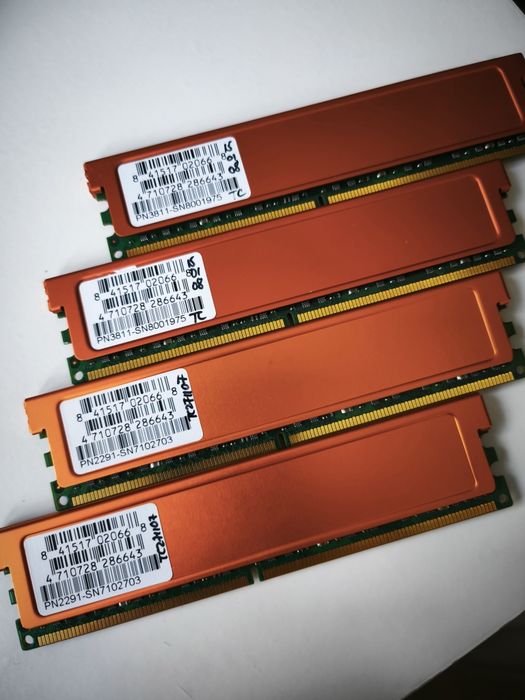 4Gb = 1Gb X 4 Memórias RAM Geil