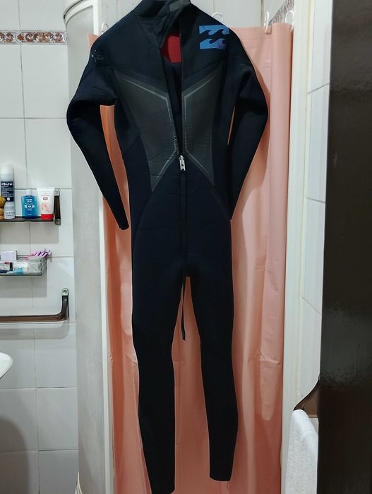 Fato de surf 4.3 como novo