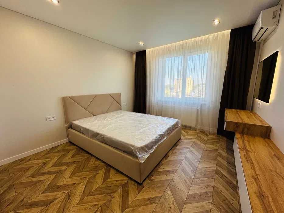 НОВА!!!  2 кім. квартира з ремонтом та меблями В ЦЕНТРІ