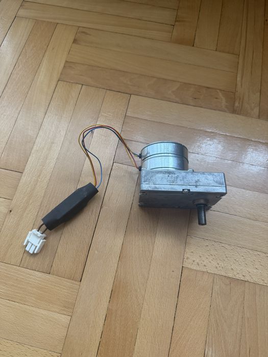 silnik synchroniczny z przekładnią