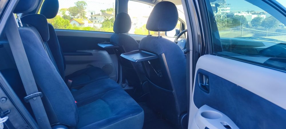 Mitsubishi 2.0 diesel  7 lugares