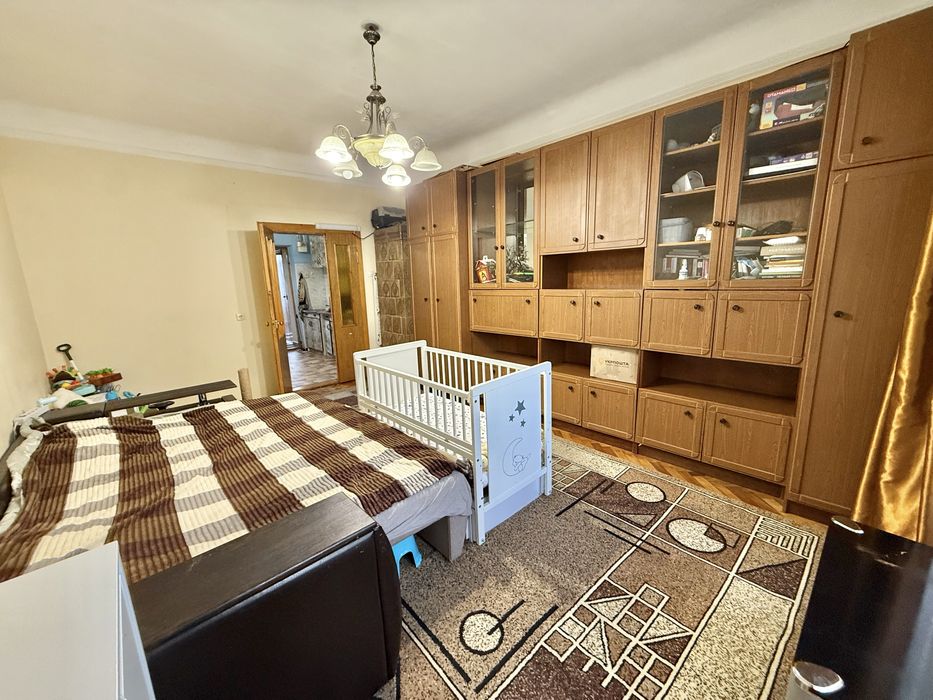 Продаж 1 кімнатної квартири на Привокзальній з власною ділянкою