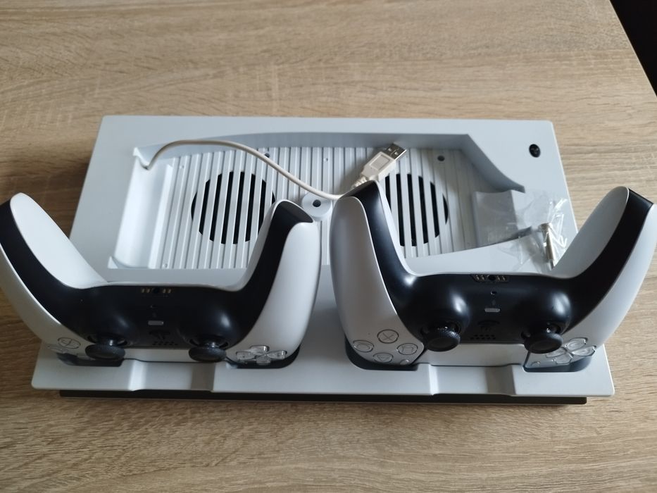 Podstawa chłodząca  i ładowarka w jednym