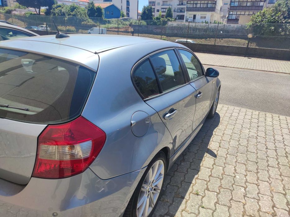 Vendo BMW 120d (E87) de 2006 com caixa automática, em muito bom estado geral de mecânica e interiores. Carro muito dinâmico e confortável foto 4