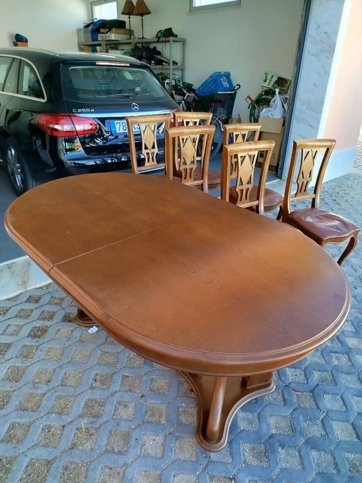 Vendo conjunto de cadeiras e mesa de sala.