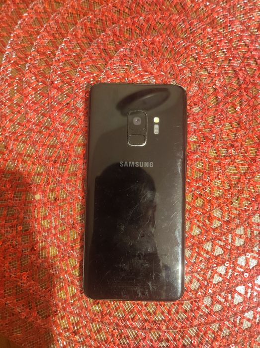 Продам телефон Samsung s9