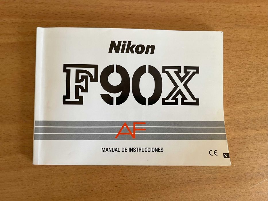 Nikon F90X + Lente Nikon 28-70mm 1:3.5 - 5.5D + saco