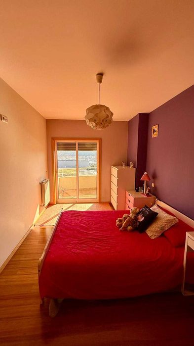 Apartamento T3, com 2 lugares de garagem e Arrumos, Zona Norte-VNF