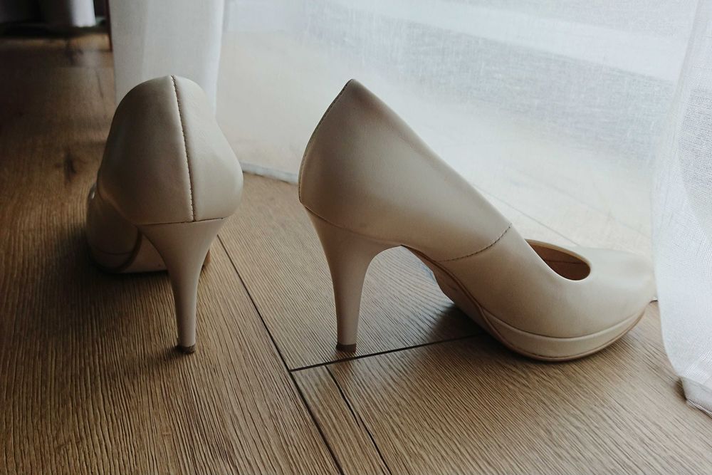 buty damskie jasne, szpilki na platformie beżowe, skóra