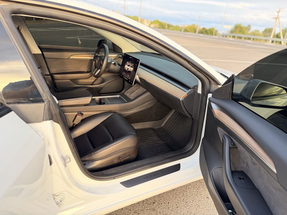 Tesla Model 3 Long Range 82.5 AWD