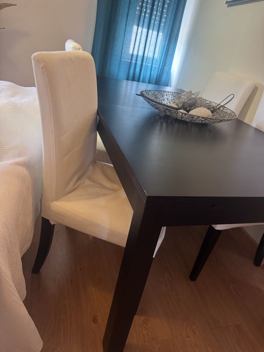 Mesa ikea com 4 cadeiras forradas
