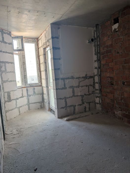 Продам 2-кімнатну квартиру в р-ні Виставка