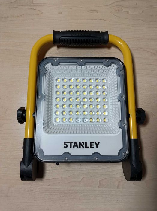 Lampa Robocza LED Stanley 20W 3000lm – Akumulatorowa, IP65 LR/01