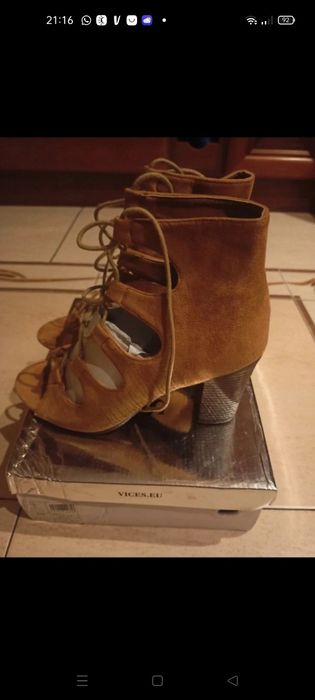 Sandały wiązane Vices