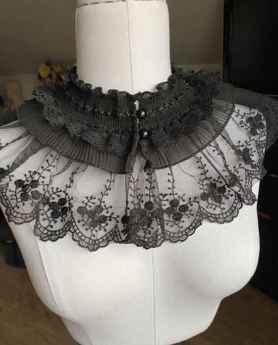 Kołnierz gotycki koronkowy