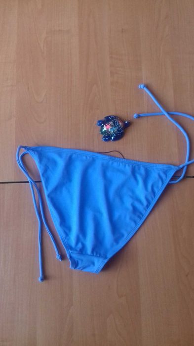 Блакитні плавки від купальника, 14 розмір.
Primark