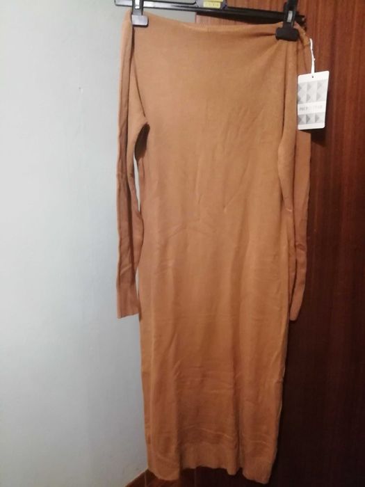 Vestido em malha comprido na cor camel