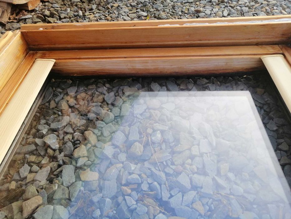 Okno dachowe  velux  , rozmiar : 78 x 98 po demontażu