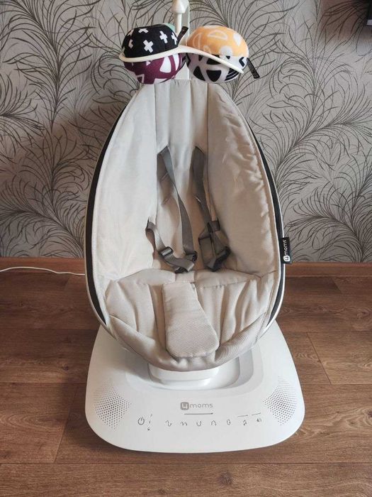 Закачуючий центр / Крісло-гойдалка 4Moms MamaRoo 5.0