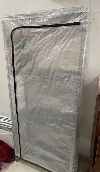 Sapateira,  ou da para usar como estante