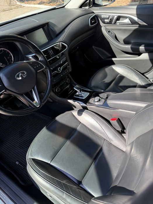 Продам Infiniti QX30