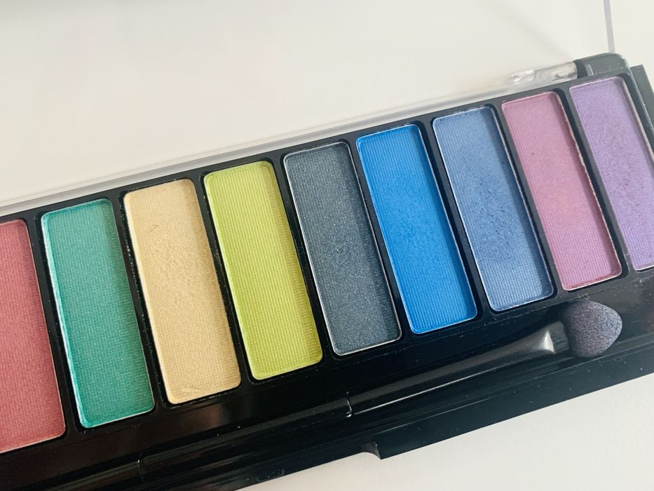 Zestaw cieni i paleta MAC Rimmel Kobo