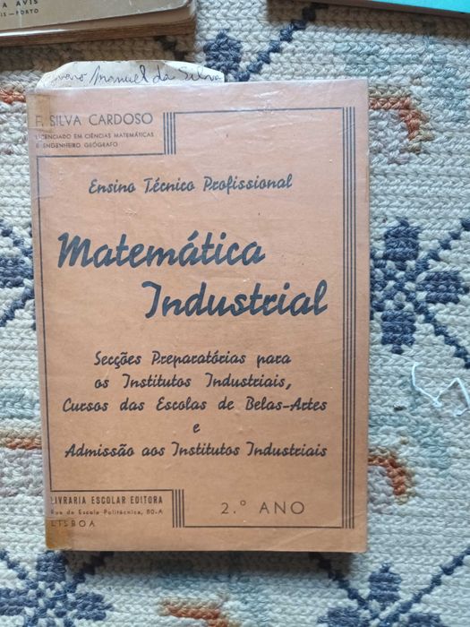 Livros escolares antigos