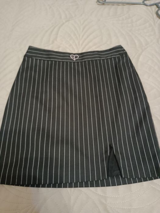 Czarna spódniczka w biały prążek H&M