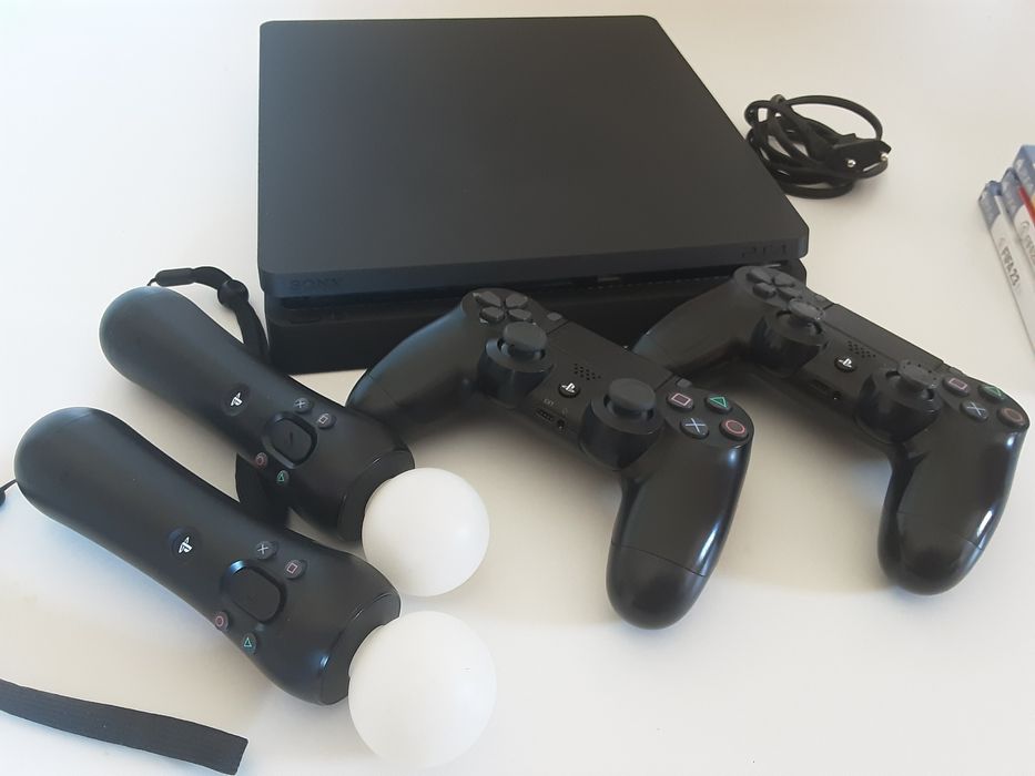 Playstation 4 1TB, 4 comandos e 3 jogos