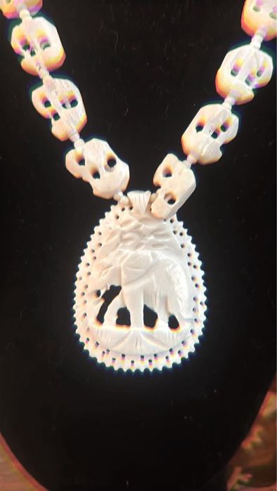 Colar africano em materiak nobre - elefantes
