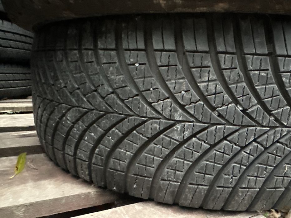 Opony 225/55/17 c 109/107 h Goodyear vector 4 seasons cargo