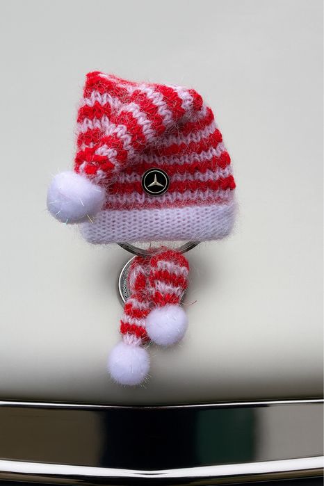 Шапочка на значок мерседес