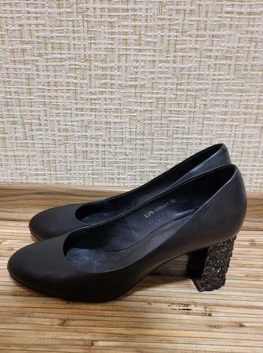 Продам елегантні туфлі