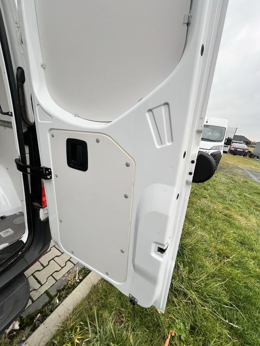 Zabudowa fabryczna Mercedes Sprinter L2H2 – sklejki, nadkola, listwy..